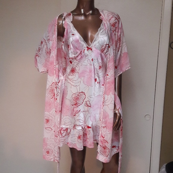 Bay Studio Other - NWOT Romantic Rose Chemise & Robe Lingerie  Set